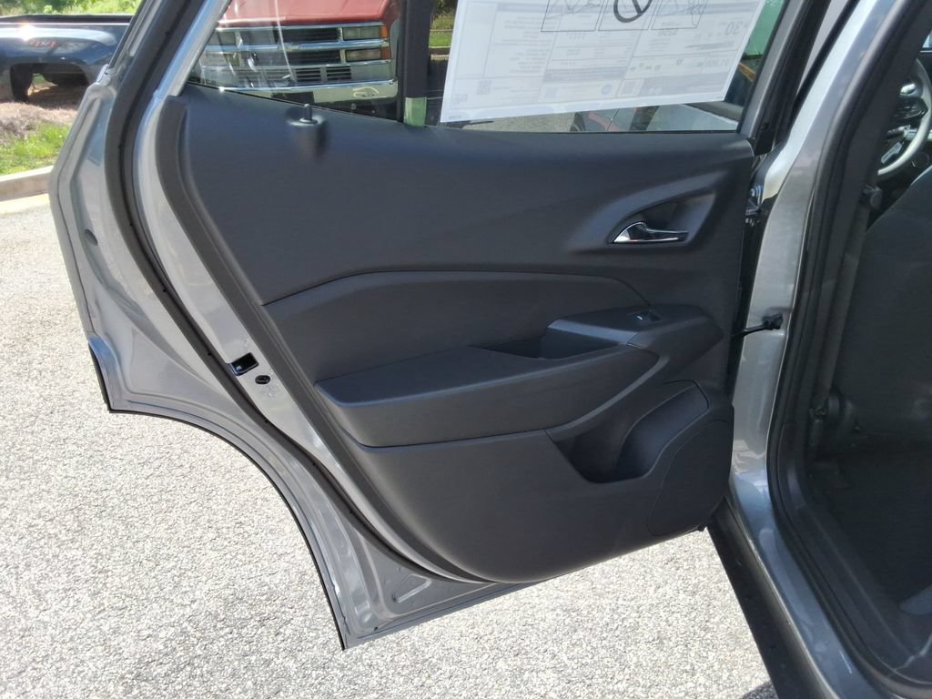 New 2026 Chevrolet Trax LS w/ LS Convenience Package FWD image 15