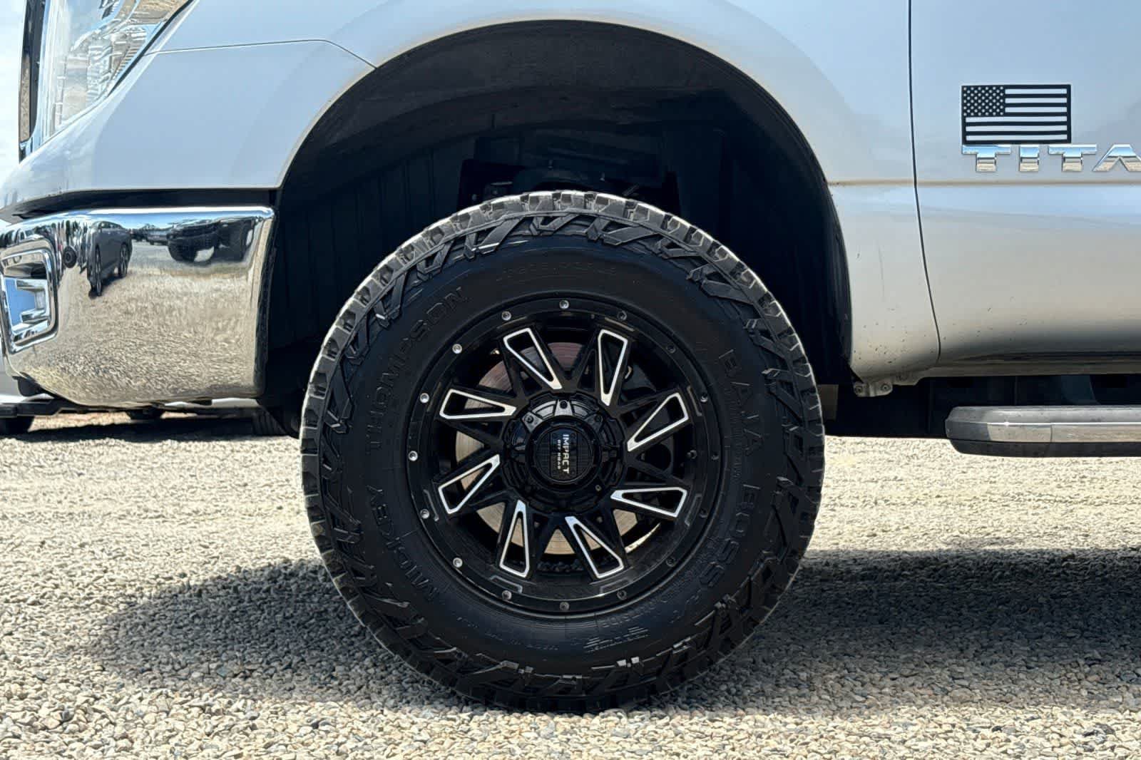 Used 2017 Nissan Titan SV AWD/4WD image 12