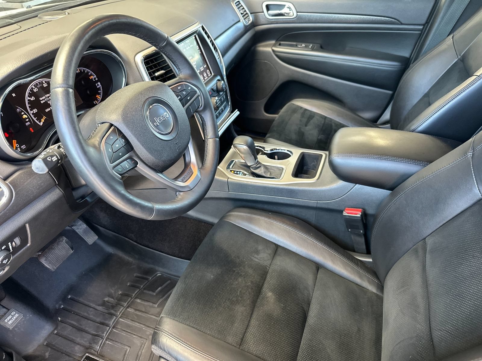 Used 2018 Jeep Grand Cherokee Altitude AWD/4WD image 10