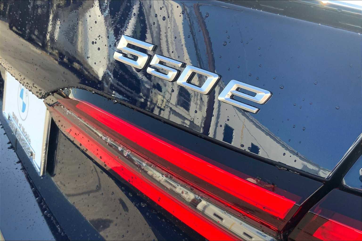 New 2026 BMW 550e xDrive w/ Premium Package image 16