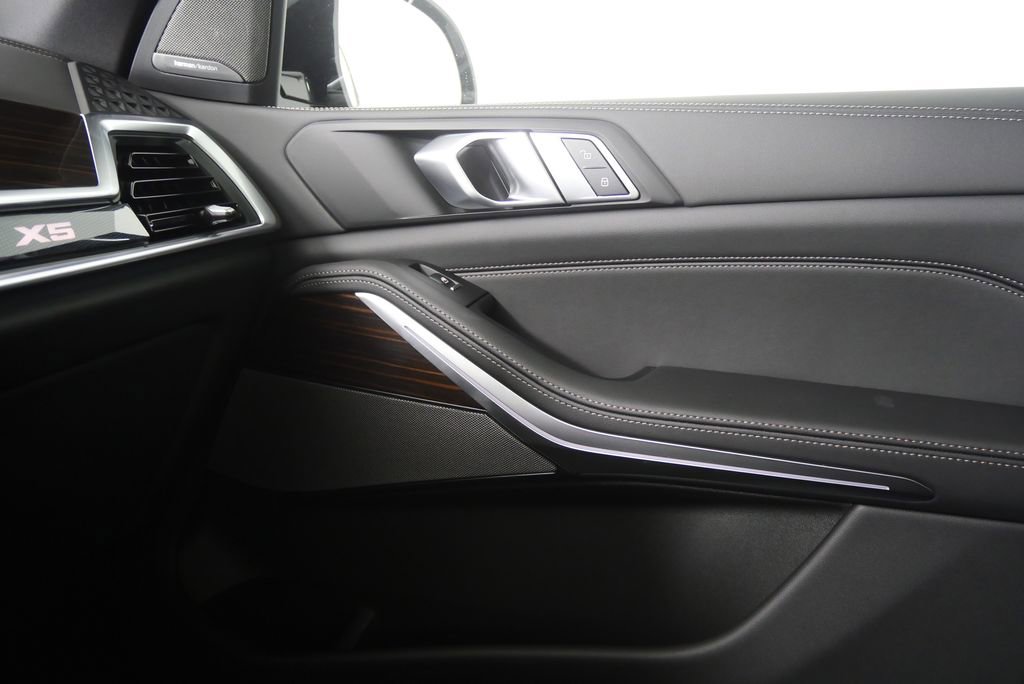 Used 2026 BMW X5 xDrive40i w/ M Sport Package image 41