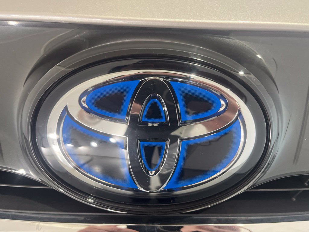 Used 2024 Toyota Venza LE AWD/4WD image 36