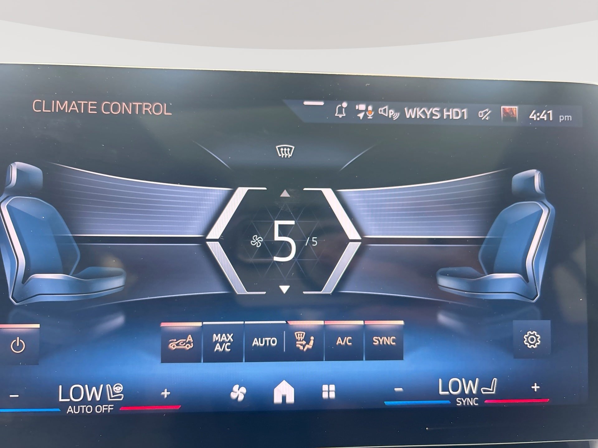 Used 2025 BMW X2 xDrive28i w/ Technology Package AWD/4WD image 17