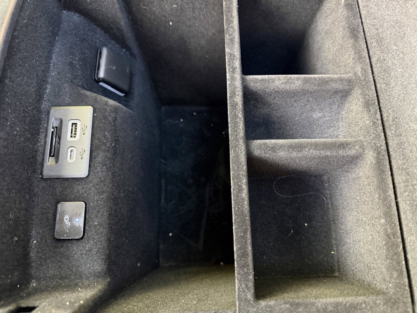 Used 2021 Cadillac Escalade ESV Premium Luxury w/ LPO, Illumination Package image 41