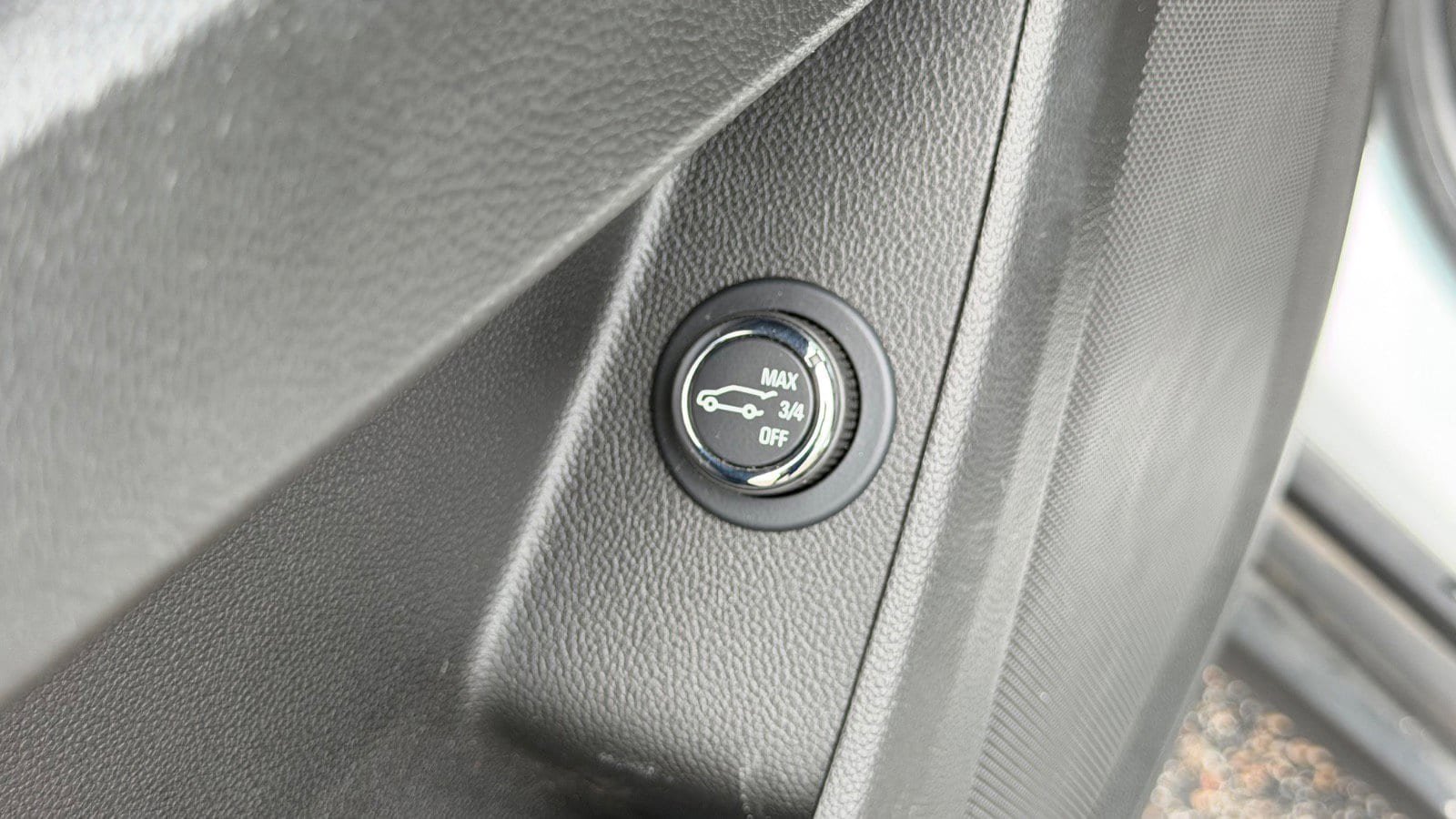 Used 2023 Chevrolet Traverse LT FWD image 32