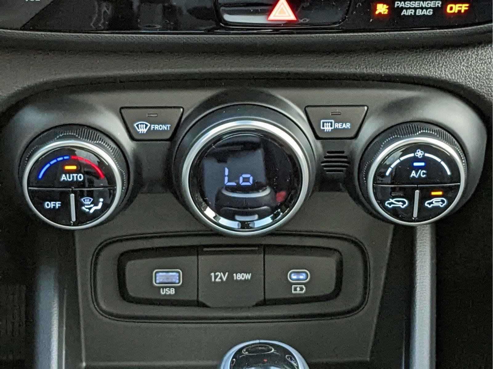 New 2025 Hyundai Venue SEL FWD image 25
