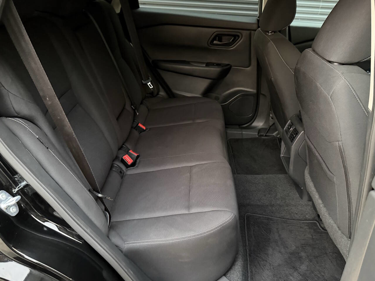 Used 2024 Nissan Rogue S image 17