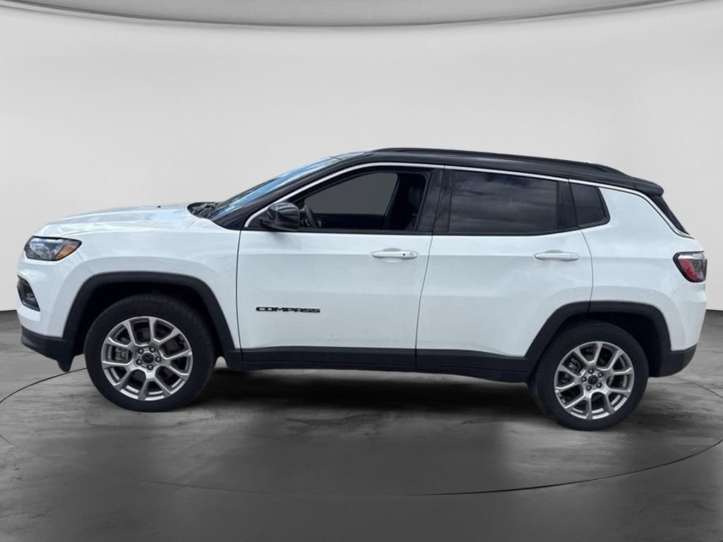 Used 2025 Jeep Compass Limited AWD/4WD image 11