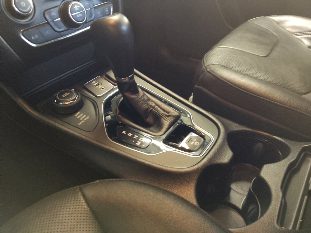 Used 2020 Jeep Cherokee Limited AWD/4WD image 26
