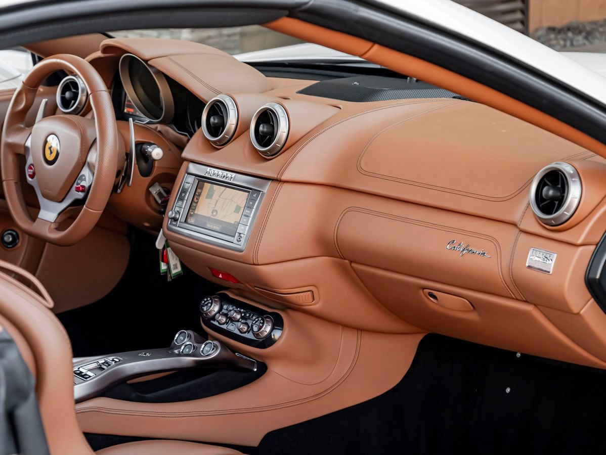 Used 2010 Ferrari California RWD image 38