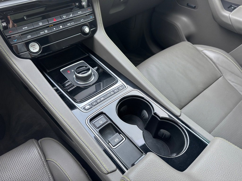 Used 2017 Jaguar F-PACE R-Sport image 24