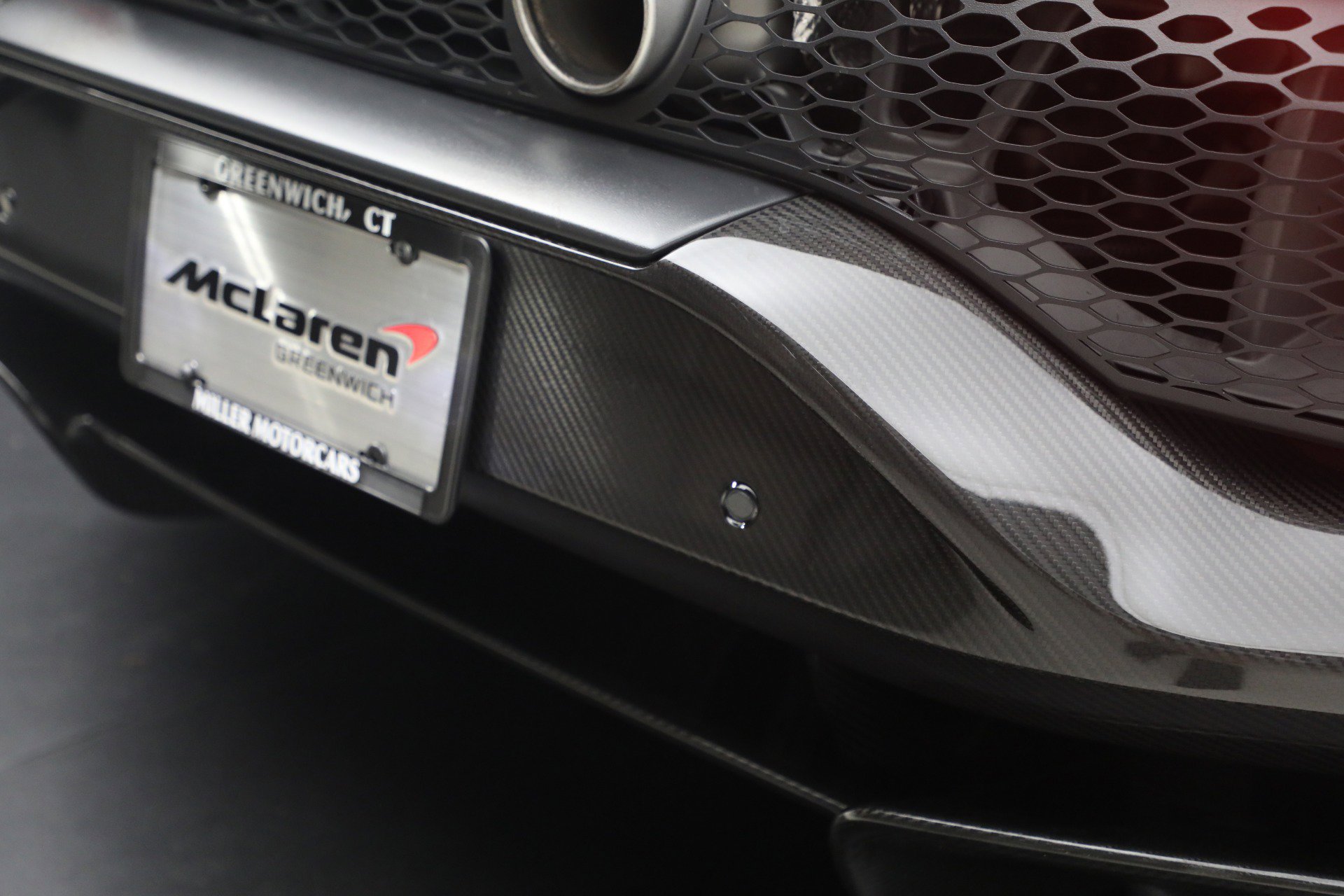 Used 2024 McLaren Artura RWD image 35