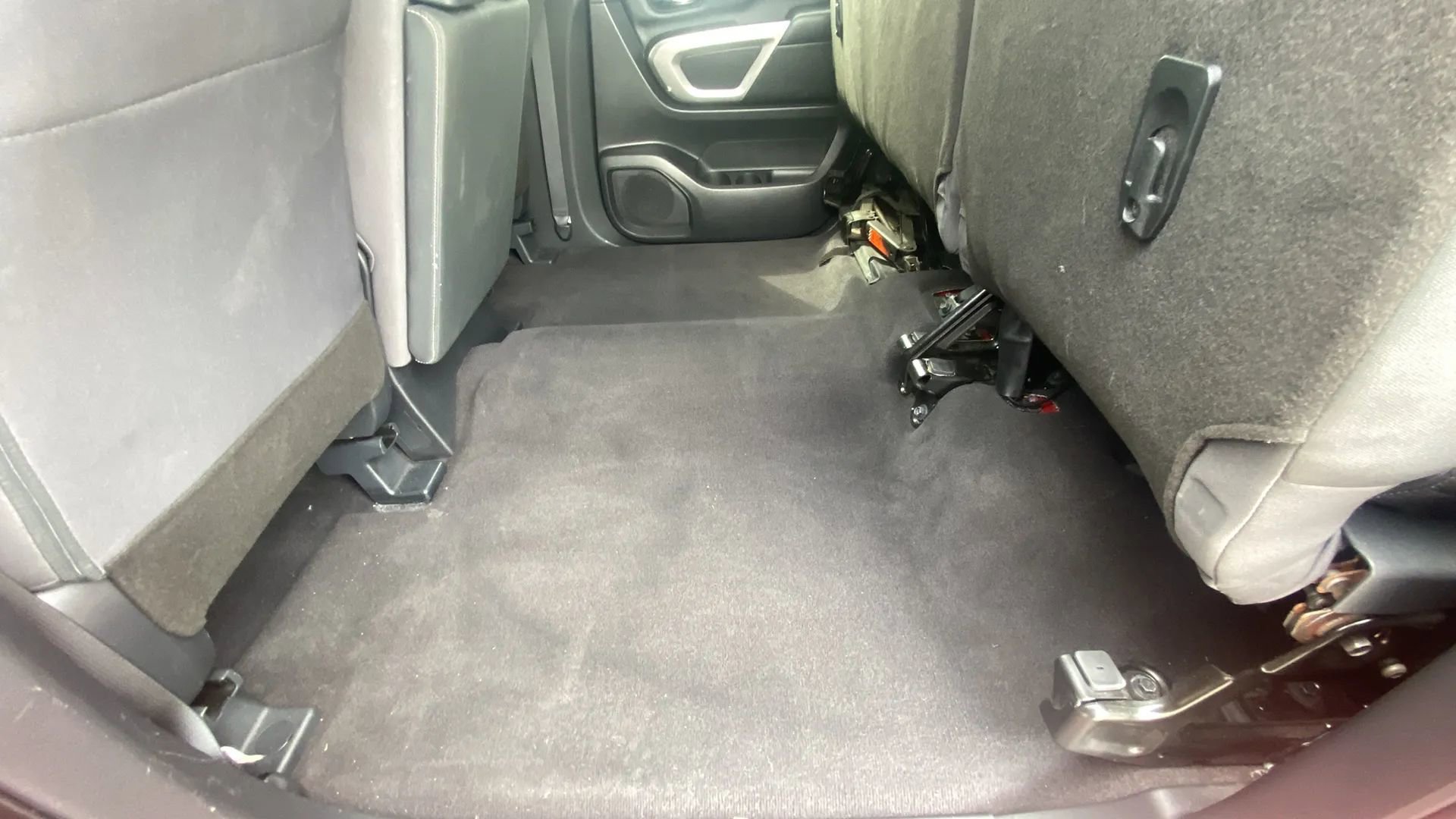 Used 2022 Nissan Titan SV AWD/4WD image 12