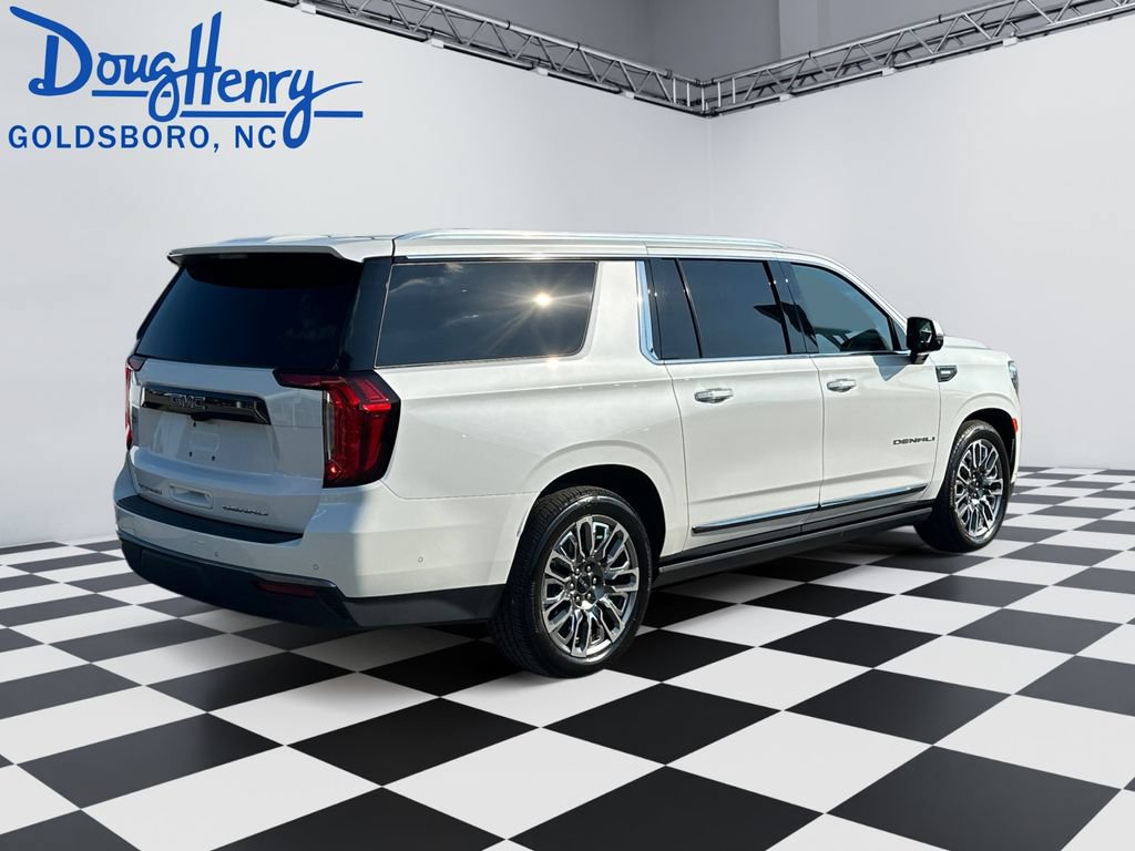 Used 2023 GMC Yukon XL Denali Ultimate AWD/4WD image 5