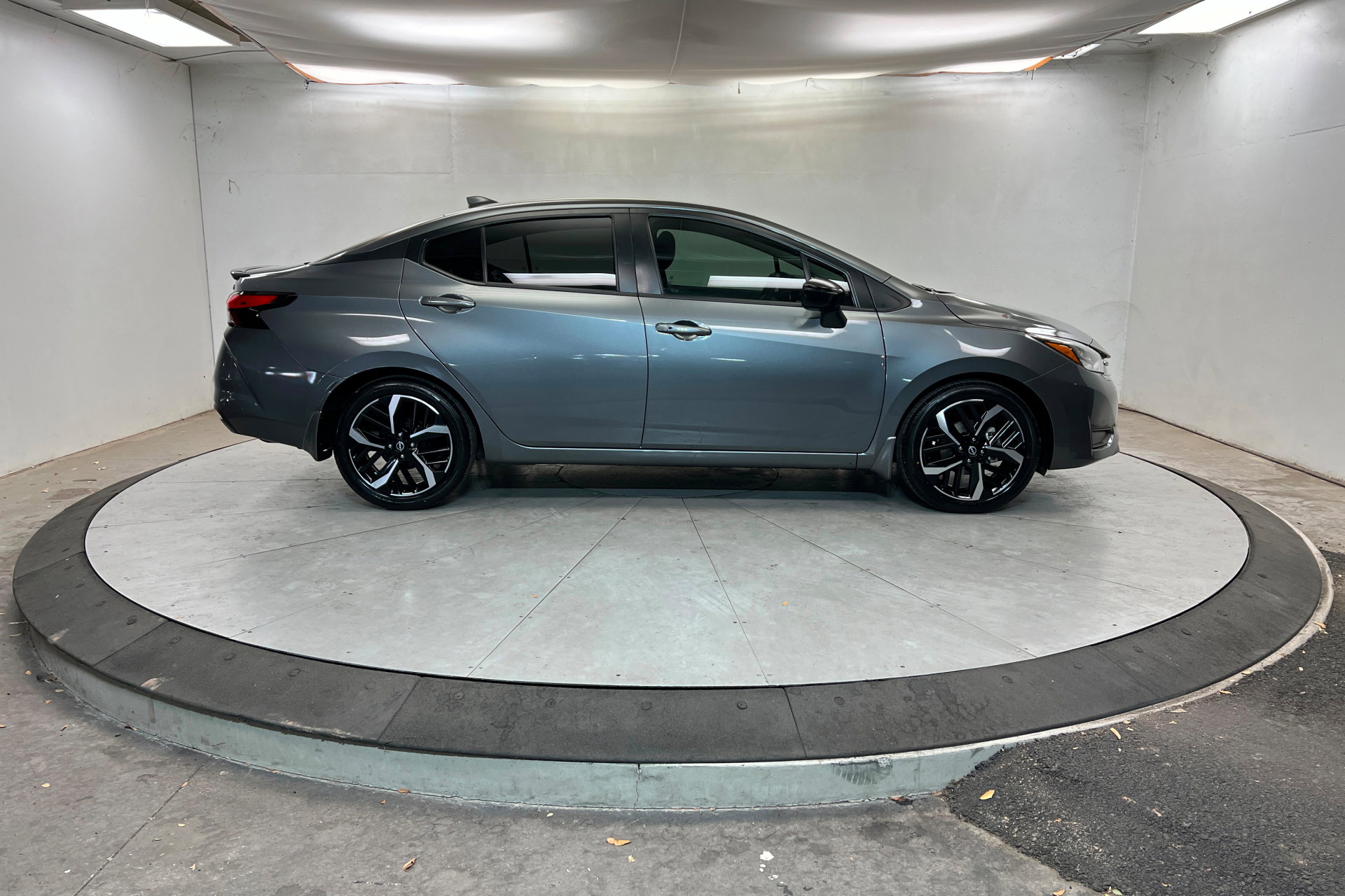 Used 2024 Nissan Versa SR w/ Trunk Package image 7