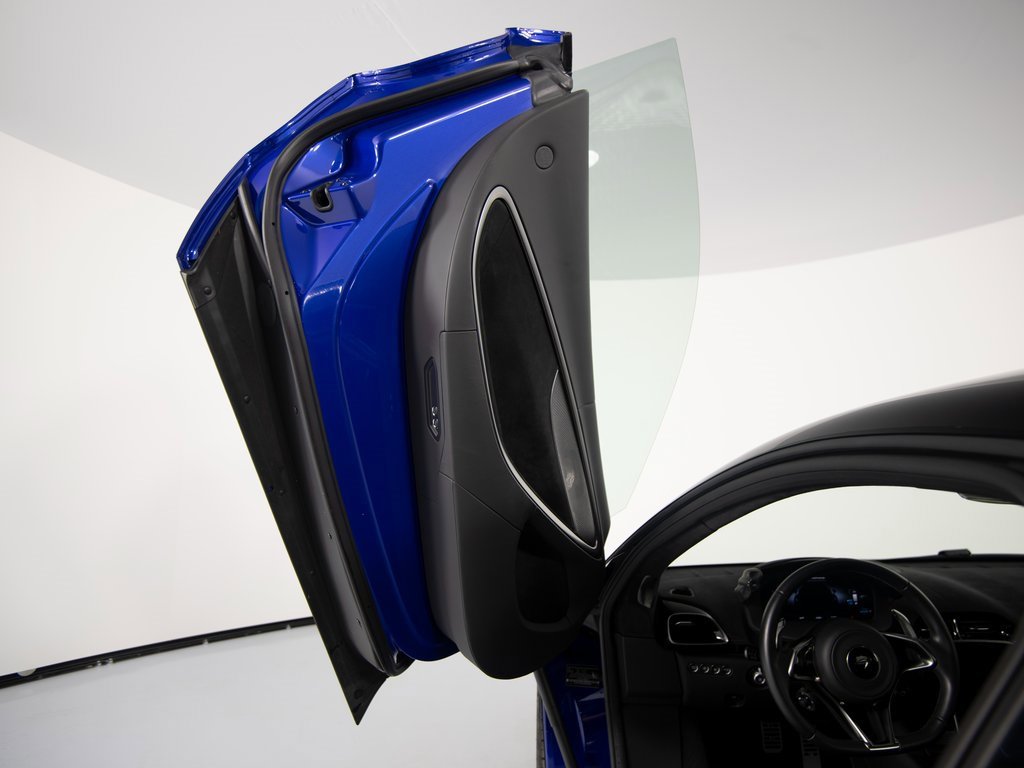 Used 2024 McLaren Artura image 10