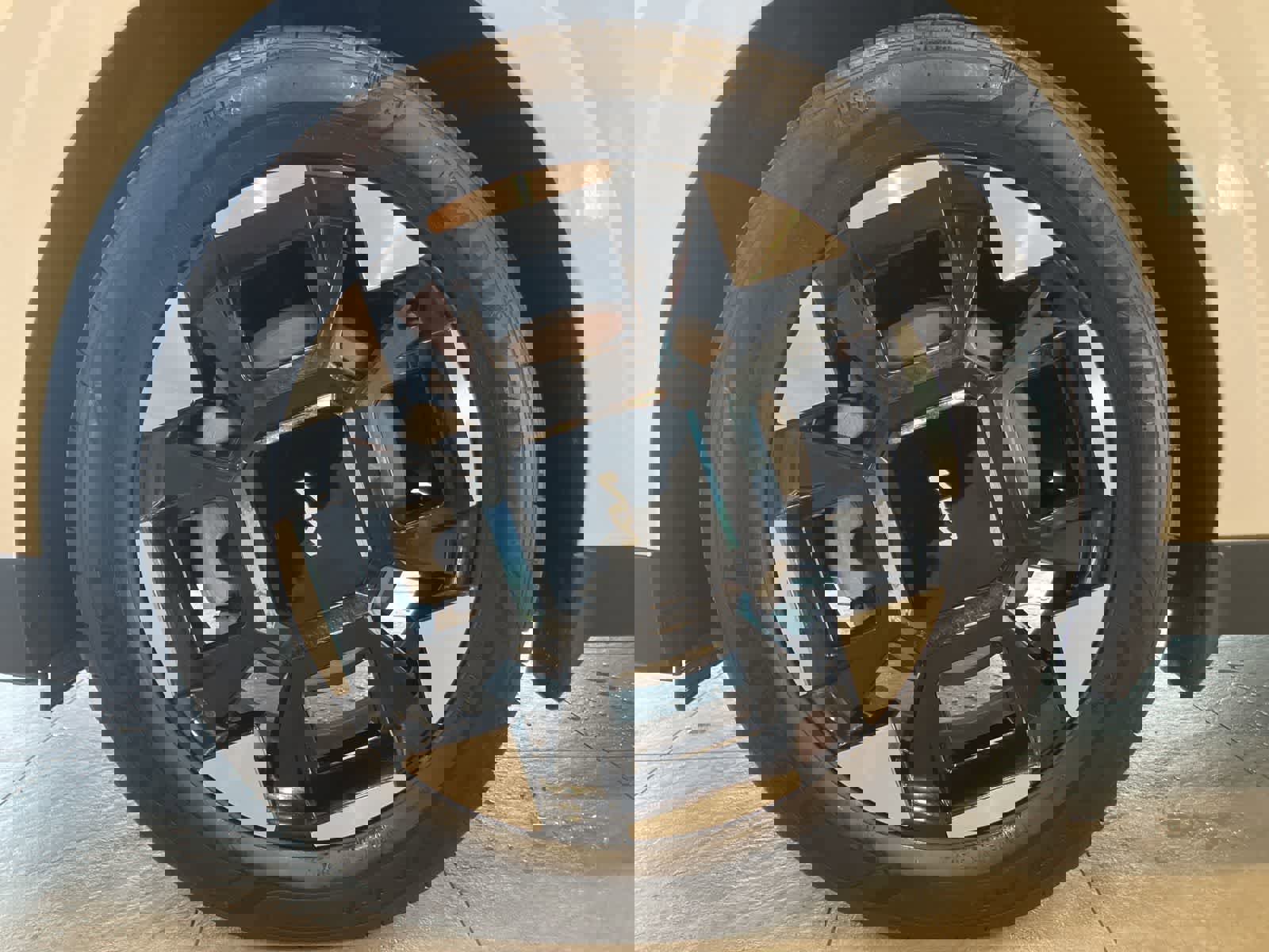 Used 2025 Kia Carnival EX image 9