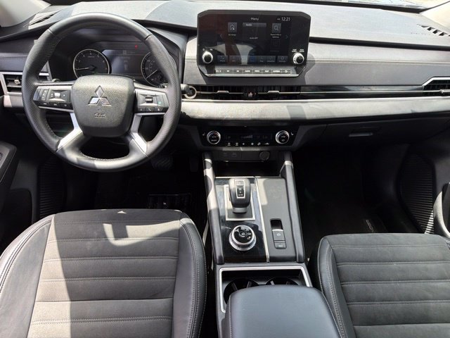 Used 2023 Mitsubishi Outlander SE FWD image 15