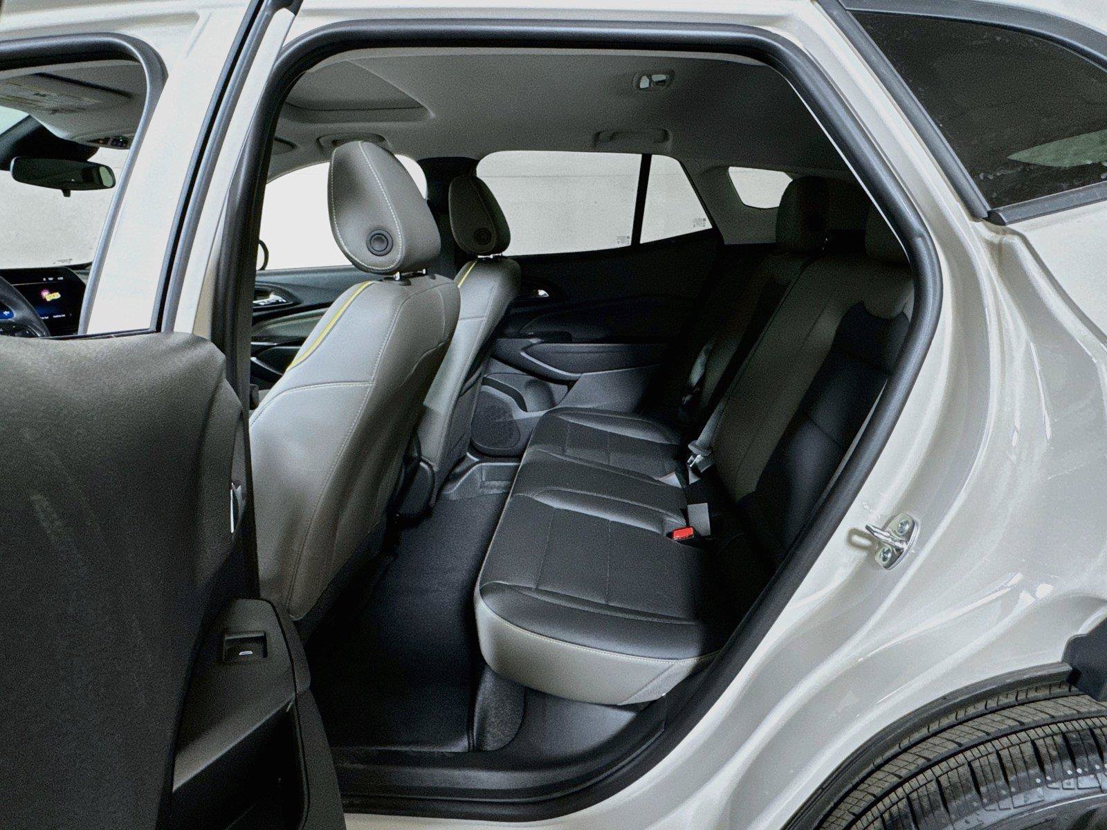 New 2026 Chevrolet Trax ACTIV w/ Sunroof Package FWD image 12