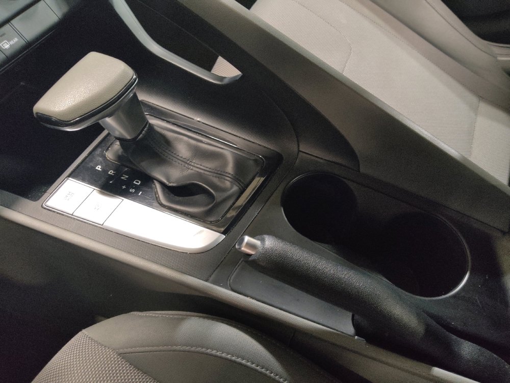 Used 2021 Hyundai Elantra SE image 26