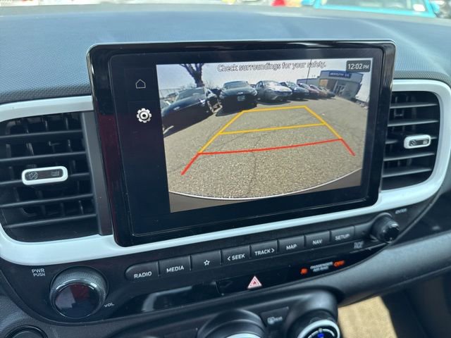 Used 2023 Hyundai Venue Limited image 14