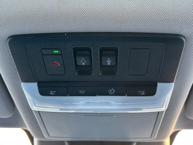 Used 2023 Nissan Rogue SV w/ SV Premium B Package image 13