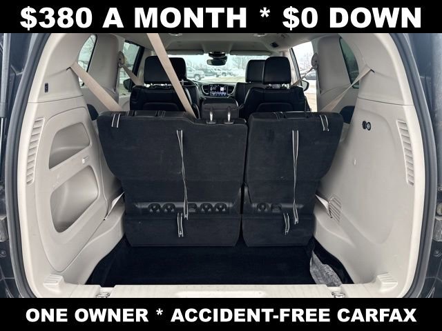 Used 2024 Chrysler Pacifica Touring-L FWD image 32