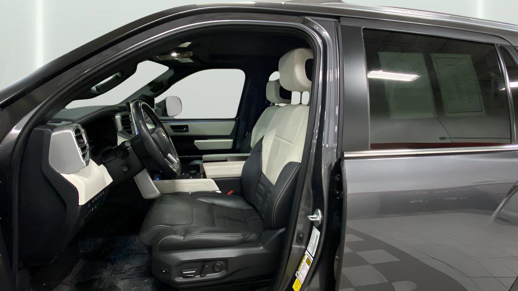 Used 2024 Toyota Sequoia Capstone AWD/4WD image 31