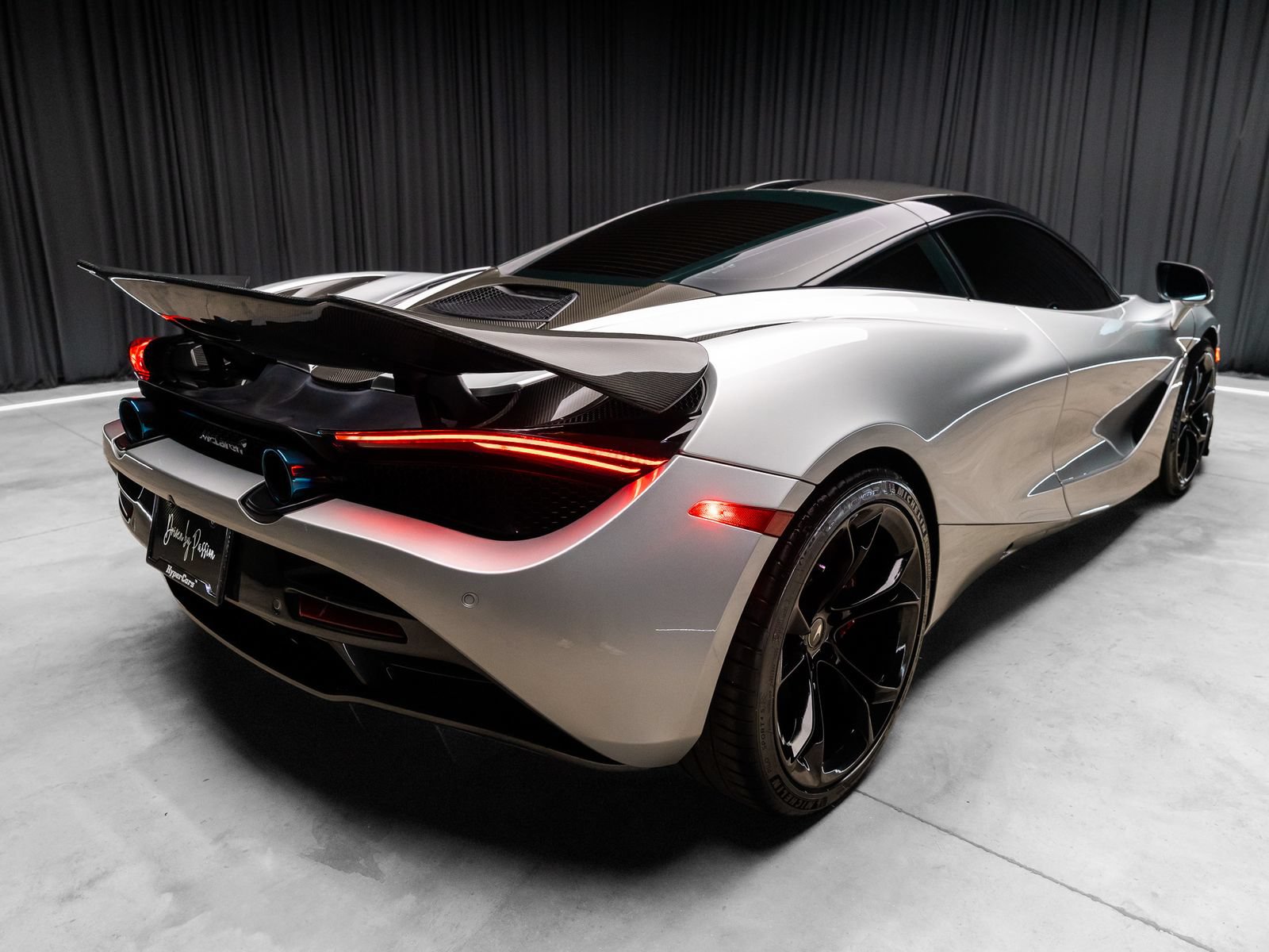 Used 2019 McLaren 720S RWD image 13