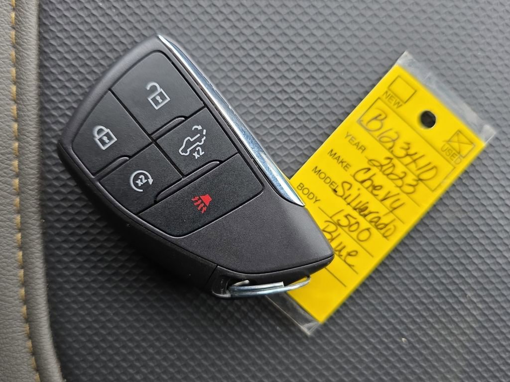 Used 2023 Chevrolet Silverado 1500 ZR2 w/ Technology Package image 18