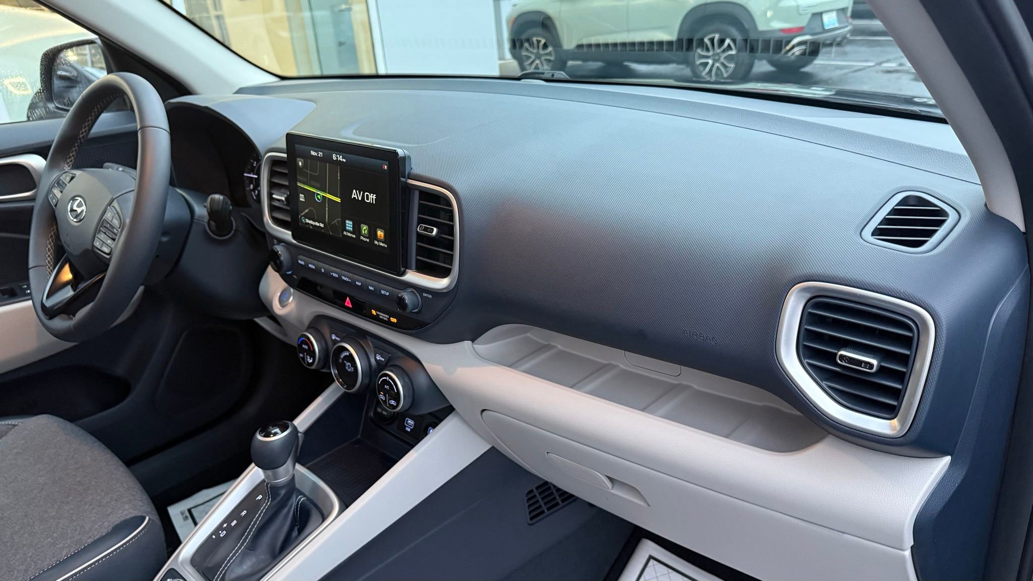 Used 2020 Hyundai Venue image 18