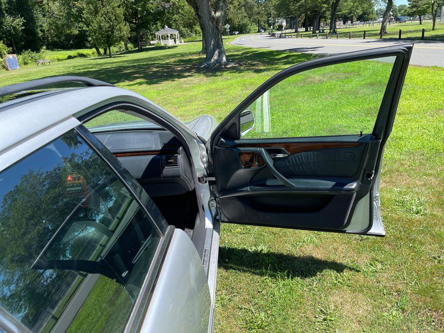 Used 2002 Mercedes-Benz E 320 4MATIC Wagon image 33