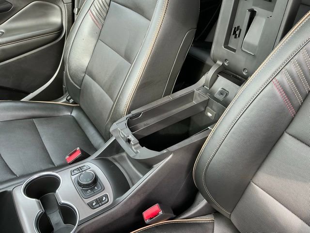 Used 2024 GMC Terrain AT4 image 30