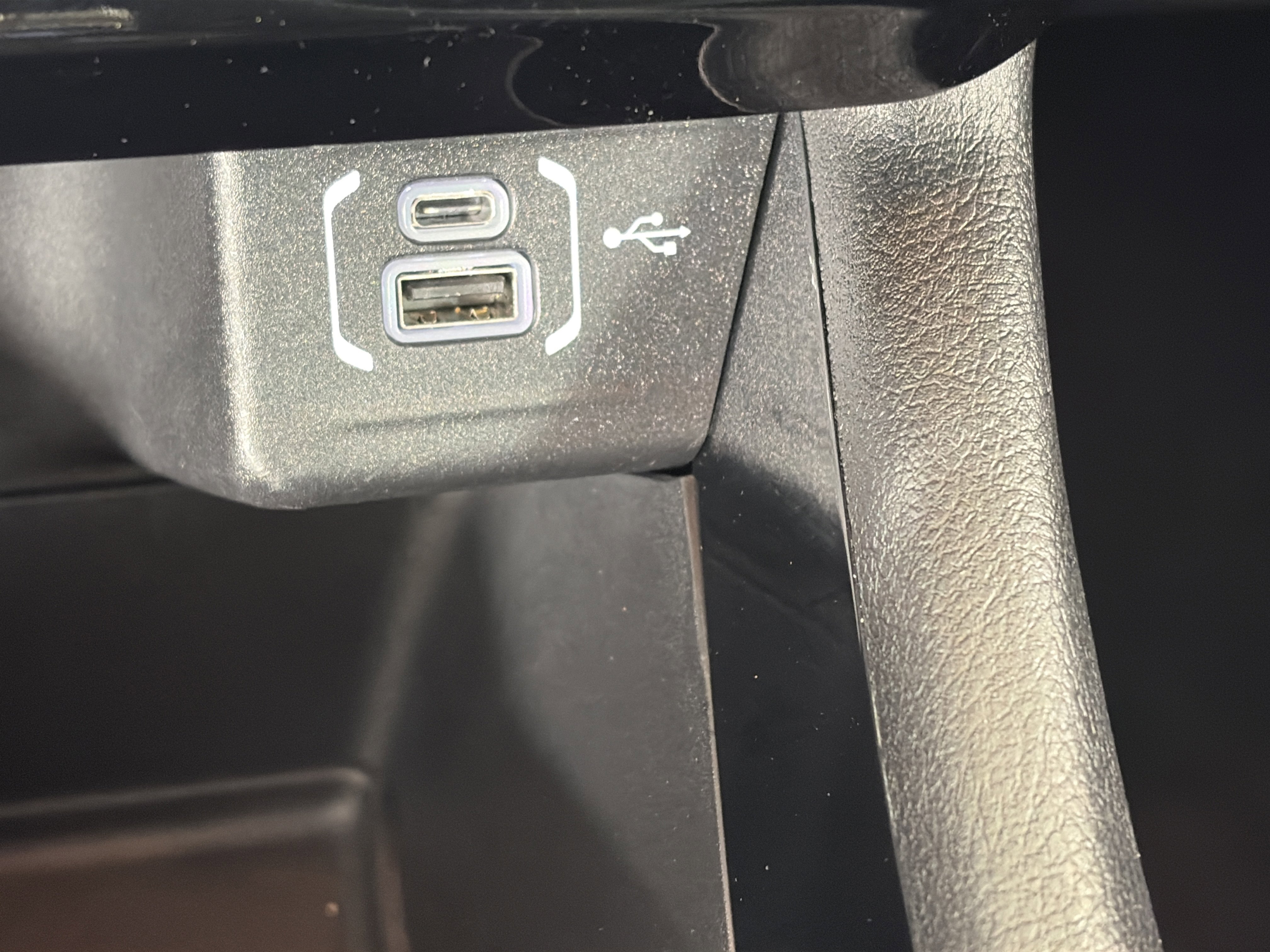 Used 2024 Jeep Compass Latitude w/ Convenience Group AWD/4WD image 22