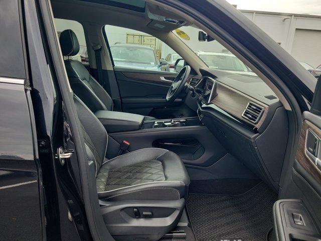 Certified 2024 Volkswagen Atlas SEL Premium R-Line AWD/4WD image 8