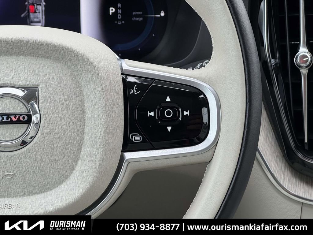 Used 2022 Volvo XC60 T8 Inscription w/ Advanced Package image 18