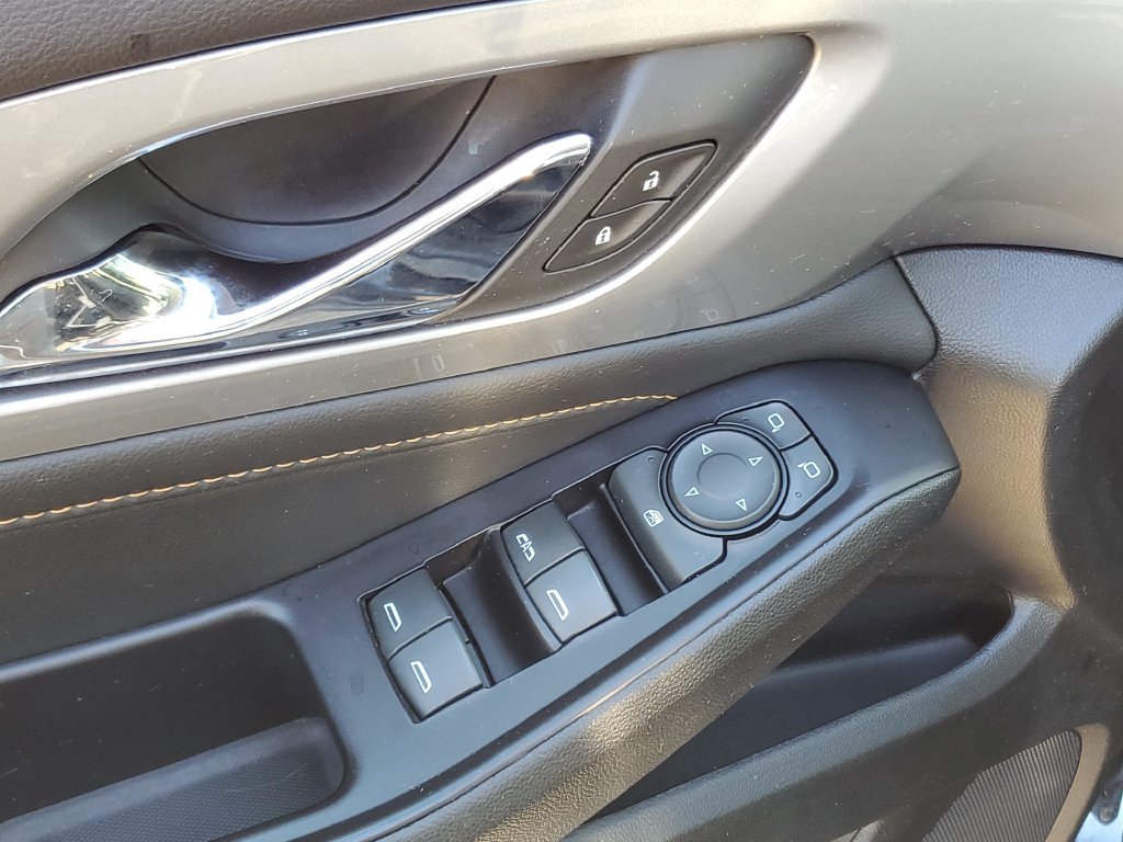Used 2019 Chevrolet Traverse LT FWD image 9