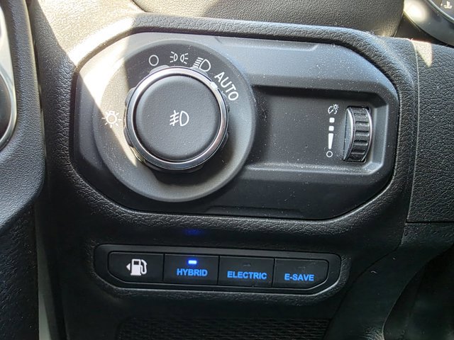 Used 2023 Jeep Wrangler Sahara w/ Cold Weather Group image 9