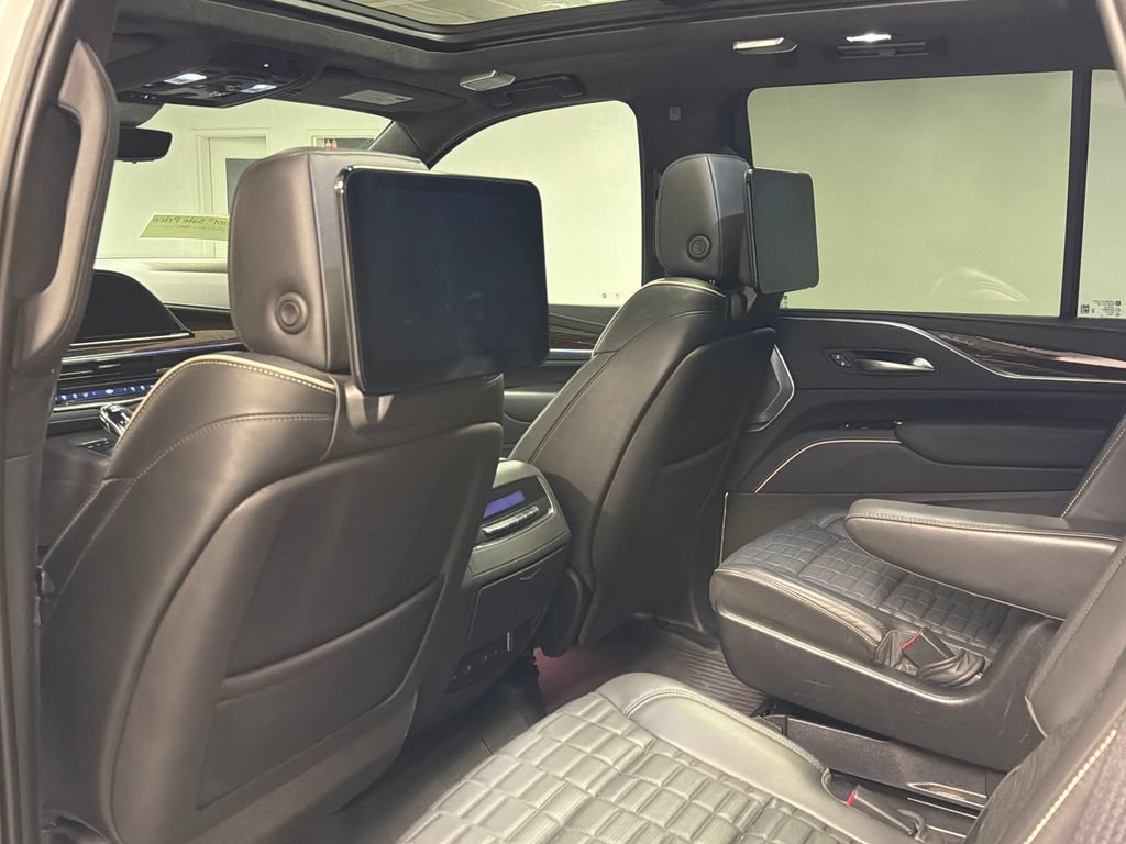 Used 2022 Cadillac Escalade Sport Platinum w/ Heavy-Duty Trailer Package AWD/4WD image 32