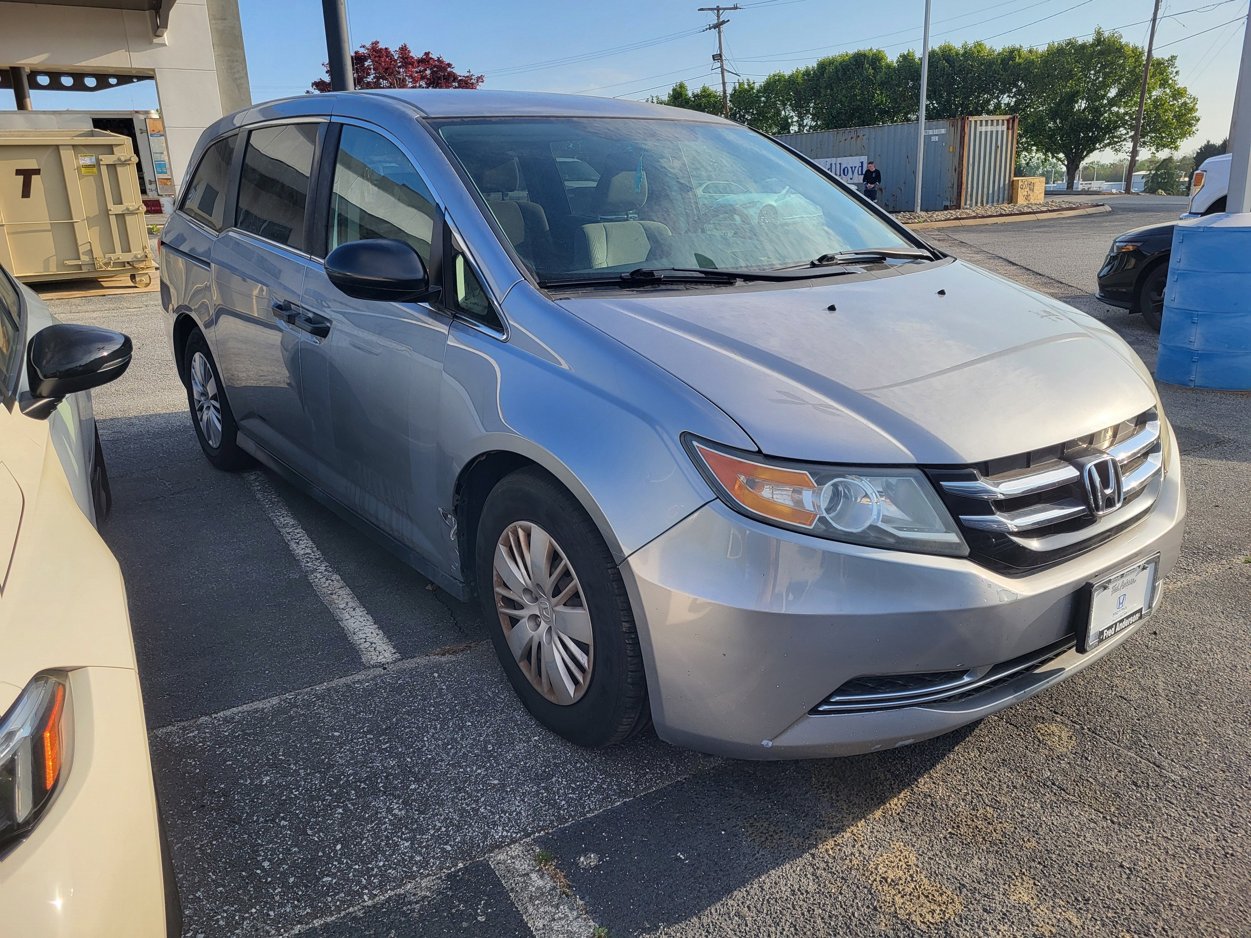 Used 2017 Honda Odyssey LX image 3