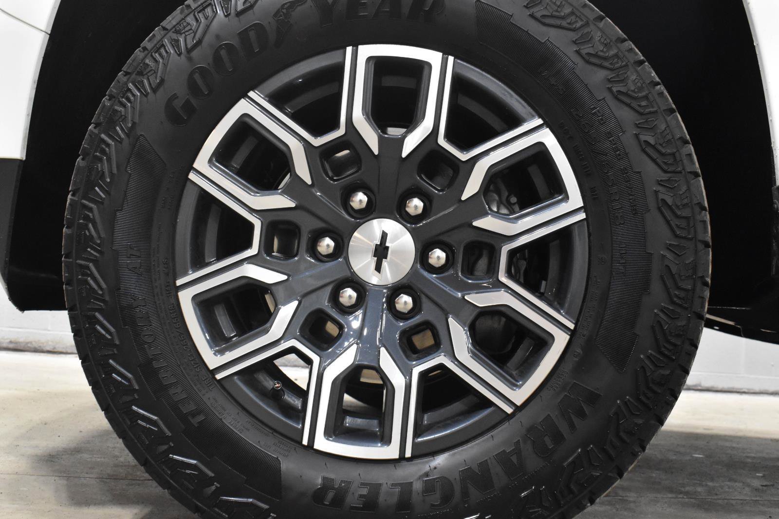 Used 2024 Chevrolet Colorado Z71 AWD/4WD image 34