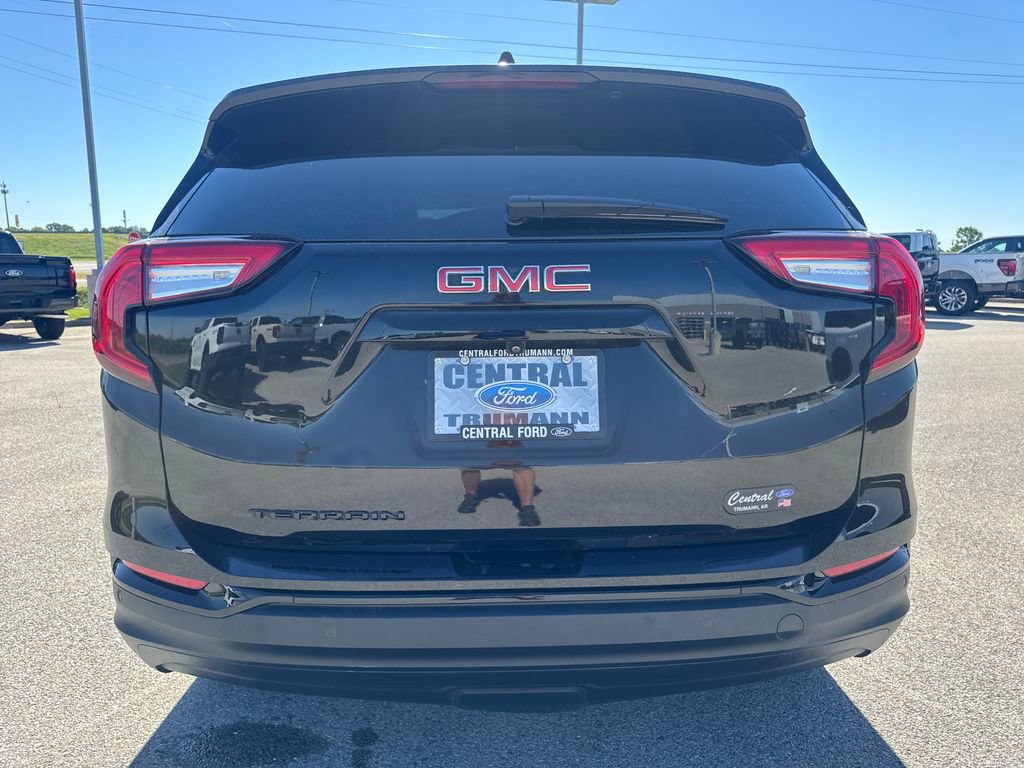 Used 2023 GMC Terrain SLT w/ Elevation Edition FWD image 5