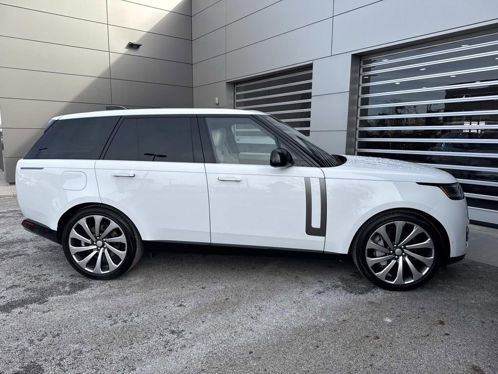 Used 2023 Land Rover Range Rover SE image 9