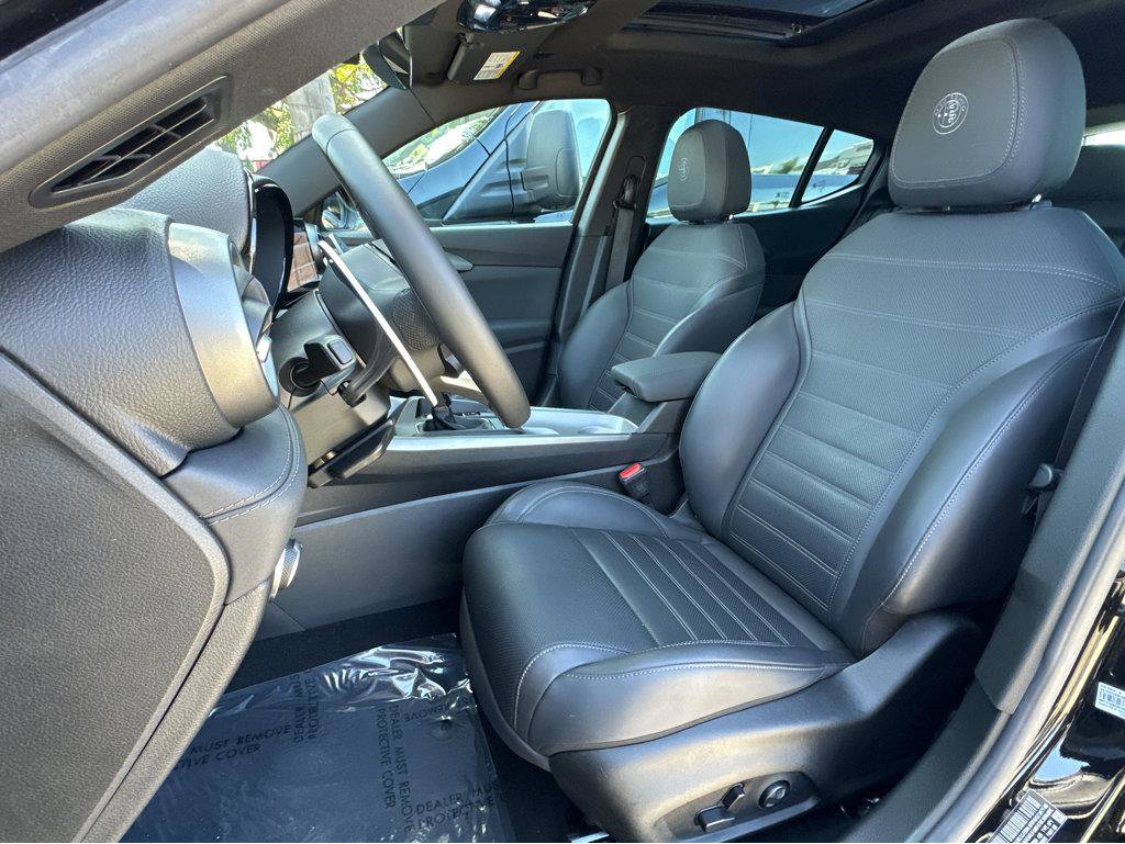Used 2024 Alfa Romeo Tonale Ti w/ Premium Interior Package AWD/4WD image 8