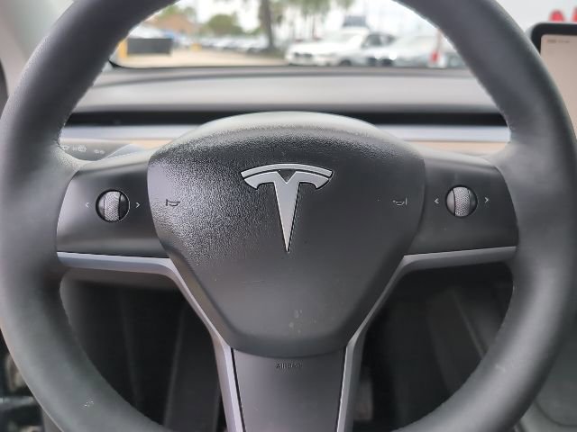 Used 2022 Tesla Model Y Long Range image 11