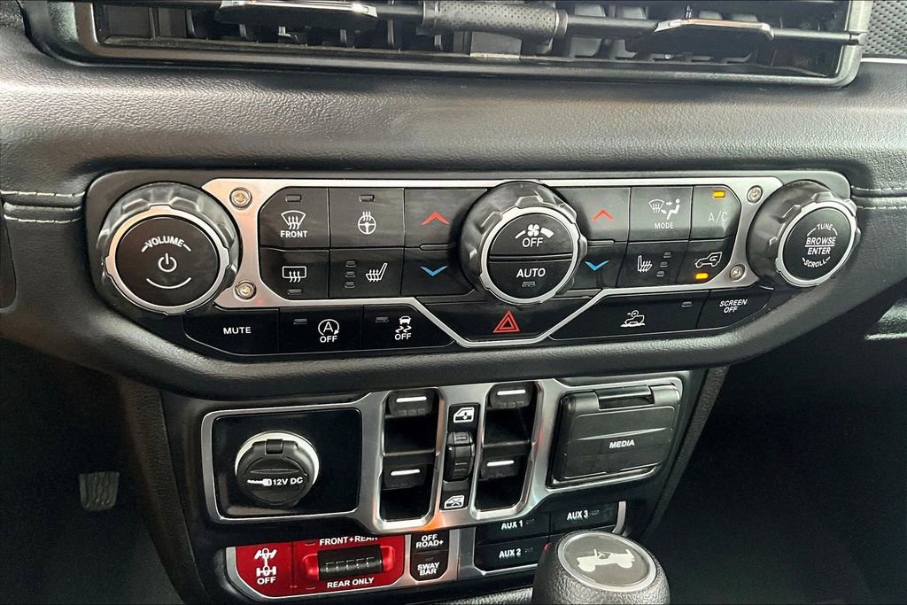 Used 2025 Jeep Wrangler Unlimited Rubicon w/ Convenience Group AWD/4WD image 16