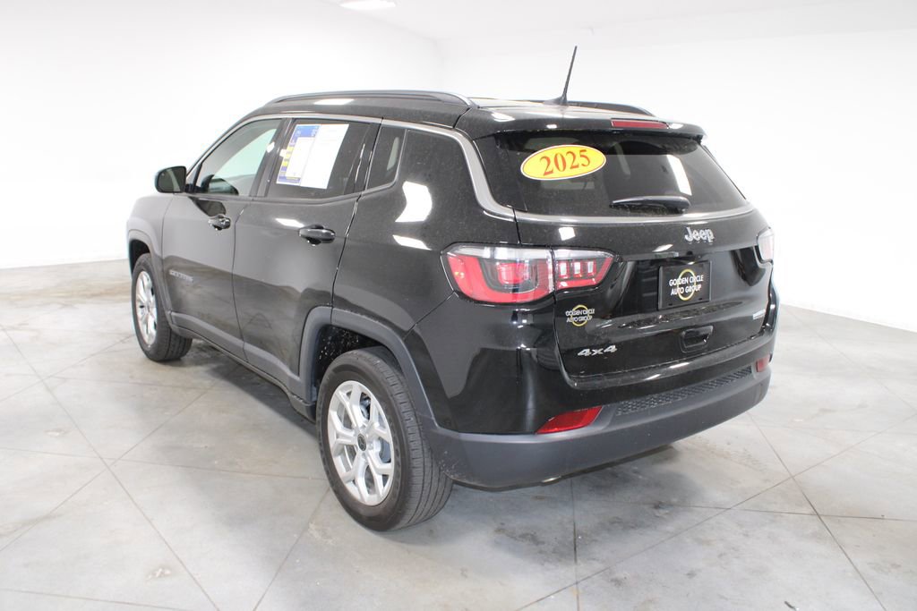 Used 2025 Jeep Compass Latitude AWD/4WD image 7