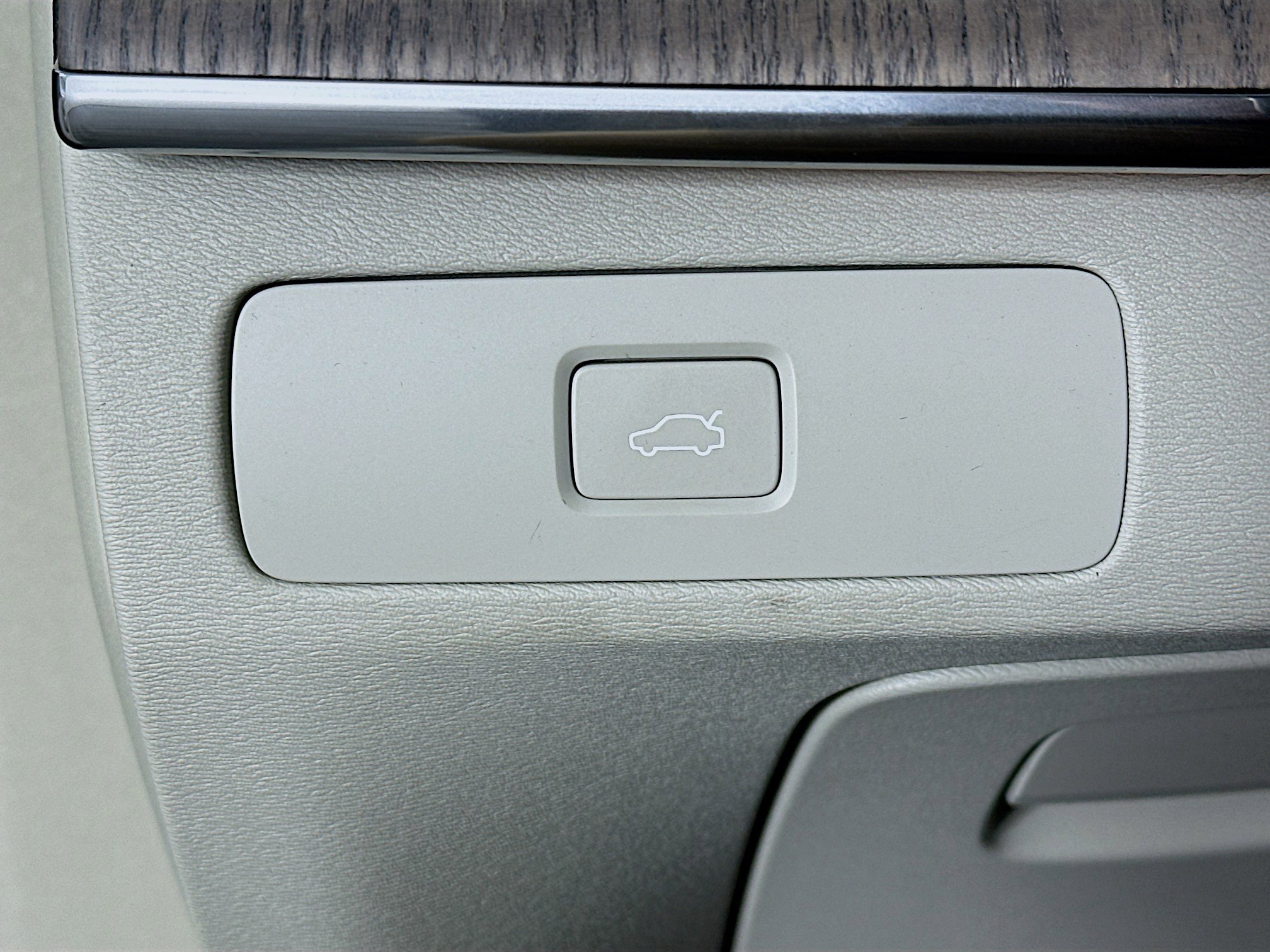 Used 2023 Volvo XC90 B6 Plus image 17