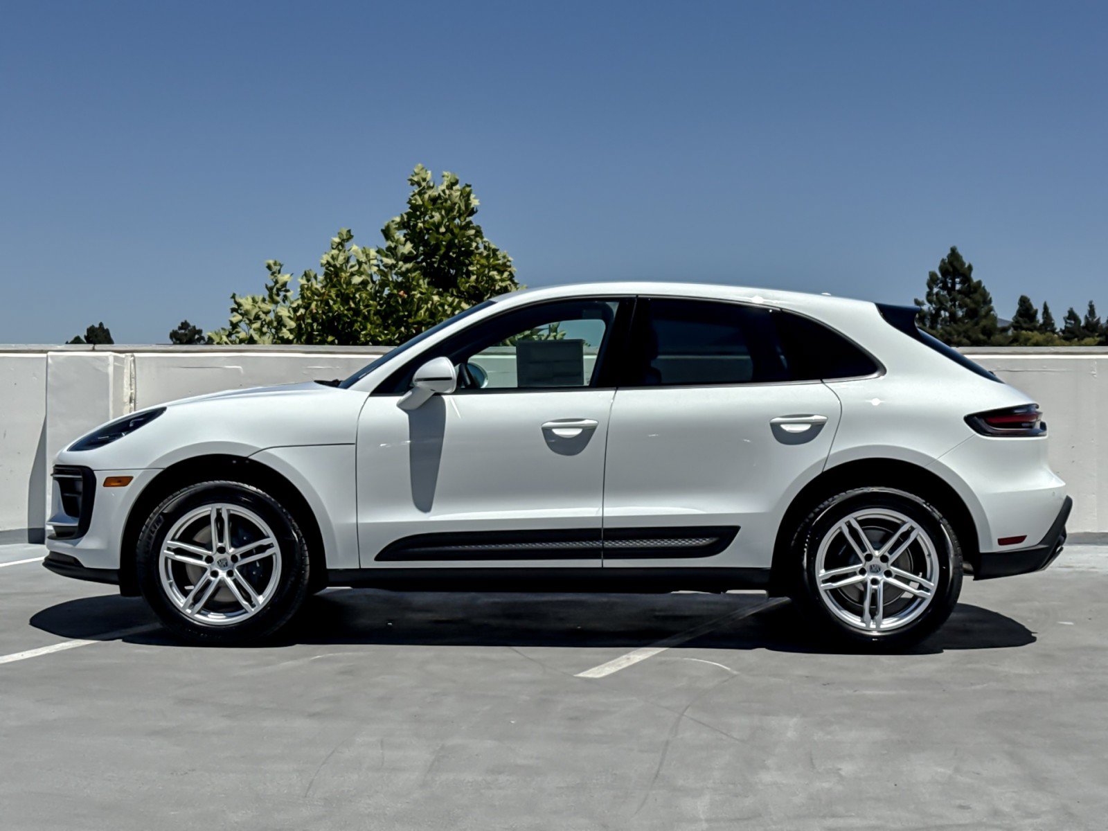 New 2026 Porsche Macan AWD/4WD image 2
