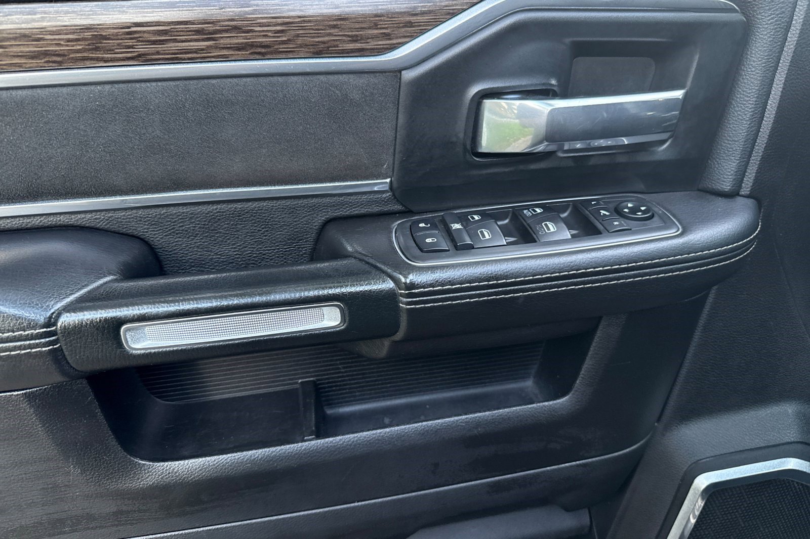 Used 2019 RAM 2500 Laramie image 12